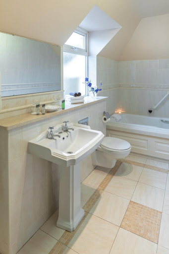 Bathroom 4, Earls Court House Hotel