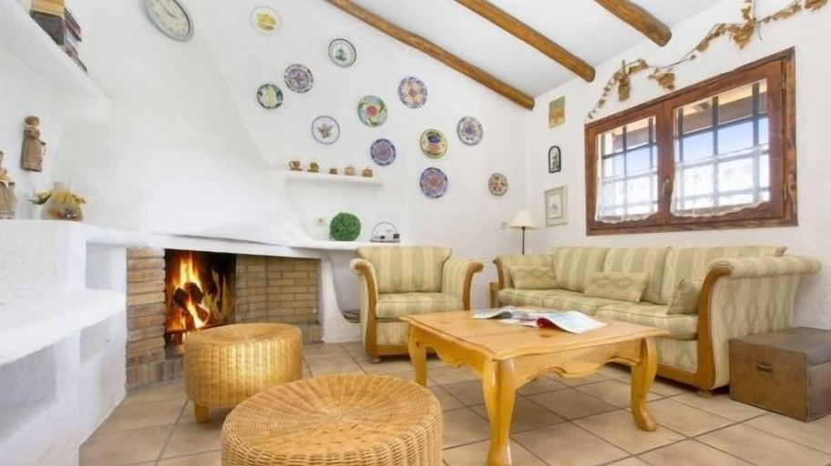Others 4, Villa Ibicenca, Girona