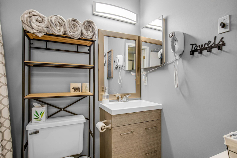 Bathroom, Loon Escape, Grafton