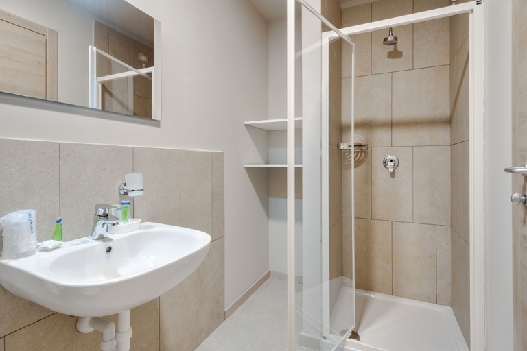 Bathroom 4, Camplus Regio Parco, Torino