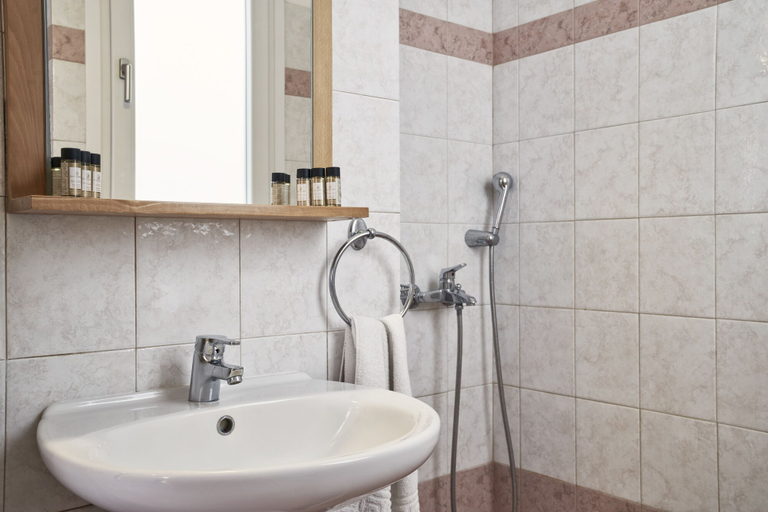 Bathroom 3, Favie Suzanne, South Aegean