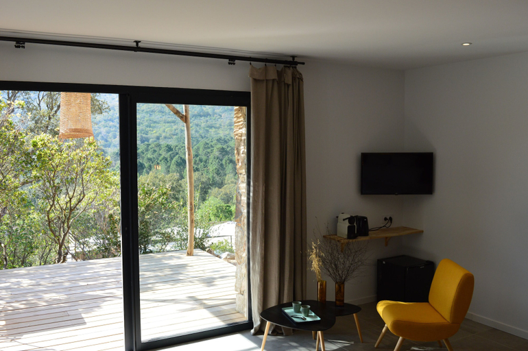 Others 5, Les Petites Maisons, Corse-du-Sud