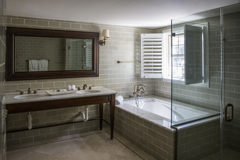 Bathroom 3, Blue Rock, Rappahannock