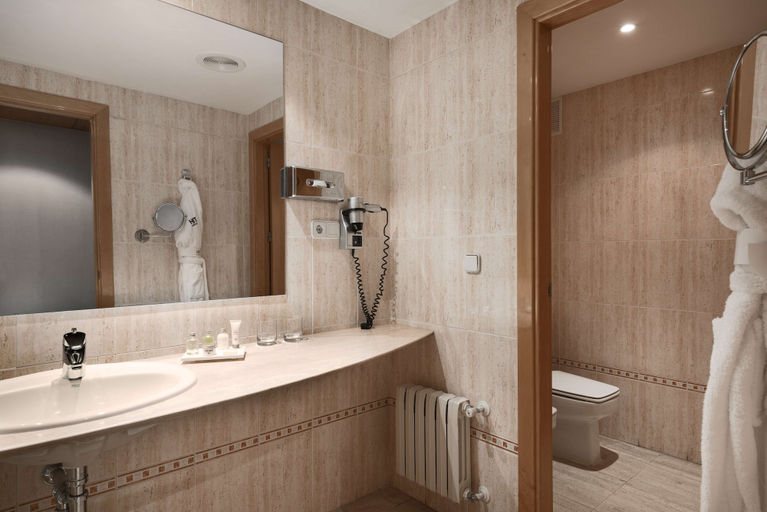 Bathroom 4, NH Ciudad Real, Ciudad Real