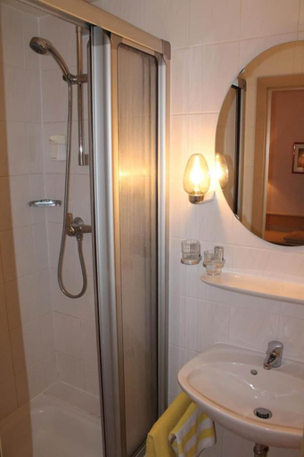 Bathroom 4, Hotel Adlerhof, Main-Tauber-Kreis