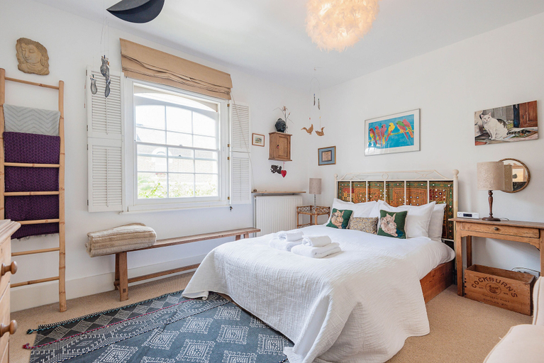 Bedroom 3, Enchanting Hammersmith Home Close to Shepherds Bush by Underthedoormat, London