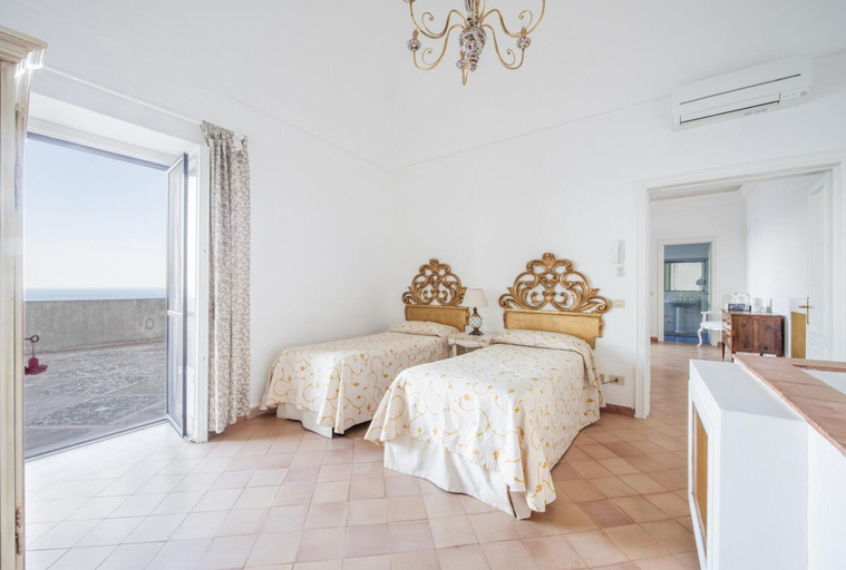 Bedroom 5, Villa Panorama - Garden Overlooking the sea and Sauna, Salerno