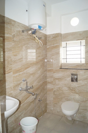 Bathroom 3, BSK Deluxe Lodging, Bangalore