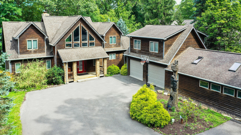Exterior & Views
