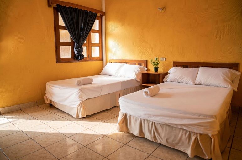 Bedroom 2, NATZ HOTEL, Flores