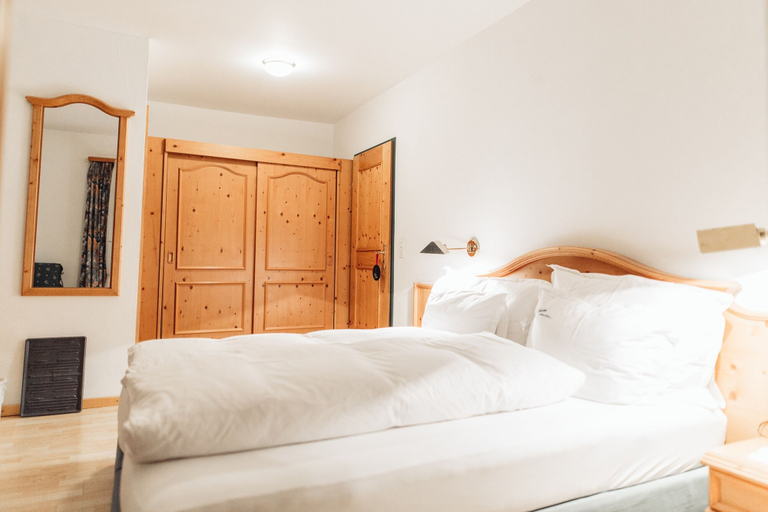 Bedroom 2, Haus Spescha, Albula