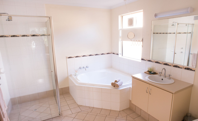 Bathroom 3, Kalbarri Edge Resort, Northampton