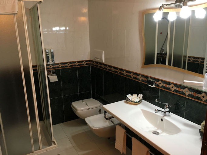 Bathroom 5, Hotel Al Ritrovo, Enna