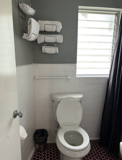 Bathroom 4, BlueGem Motel, Alachua