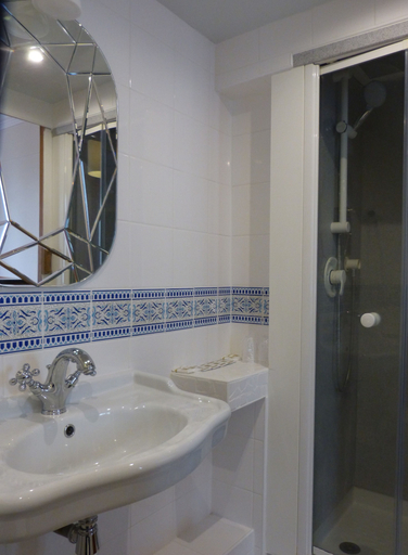 Bathroom 4, Hôtel Marignan, Paris