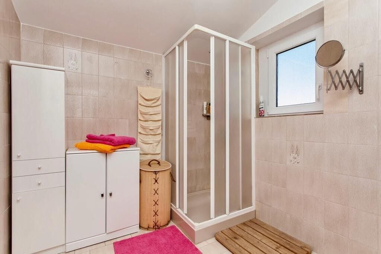 Bathroom, Apartment 1893, Fažana