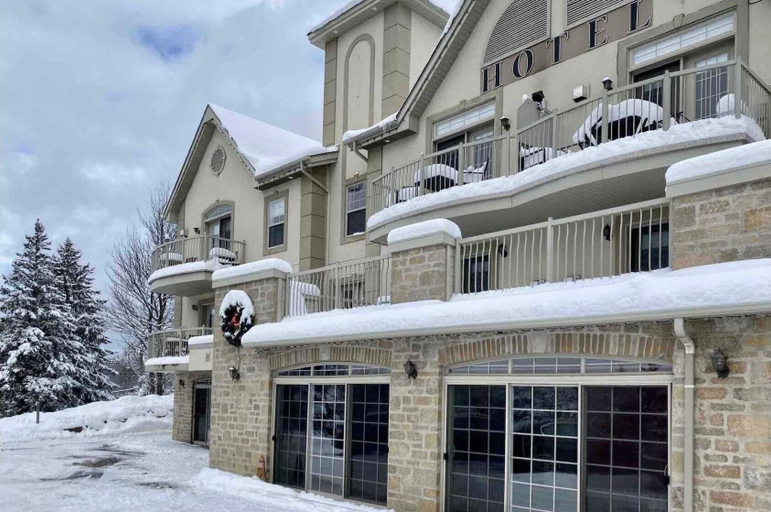 Exterior & Views 2, St-Sauveur Lovely Studio, Les Pays-d'en-Haut