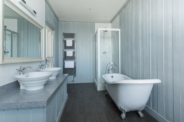 Bathroom 5, Royal Hotel, Kent