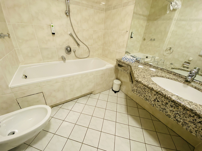 Bathroom 5, Hotel Kaiserhof DELUXE, Lübeck
