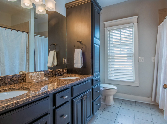 Bathroom 3, Modern Mamba, Davidson
