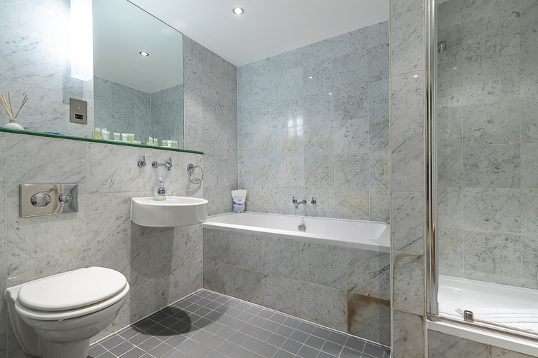 Bathroom 4, JOIVY Lovely 2 Bedroom Flat in Chelsea, London