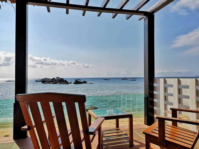 Exterior & Views 20