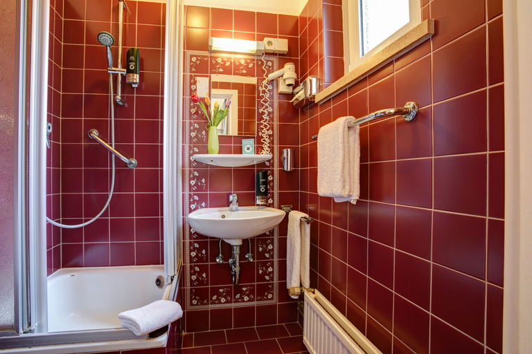 Bathroom 5, Hotel Atlanta, Region Hannover