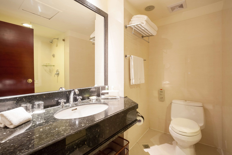 Bathroom 4, Best Western Plus Fuzhou Fortune Hotel, Fuzhou