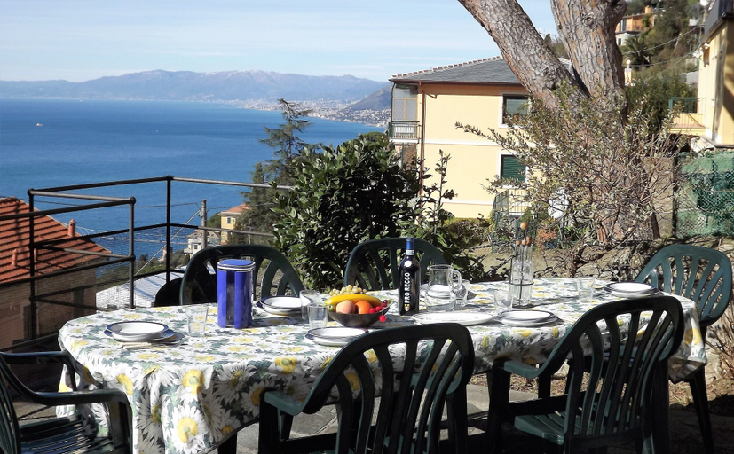 Outdoor dining 2, House Roby, Genova