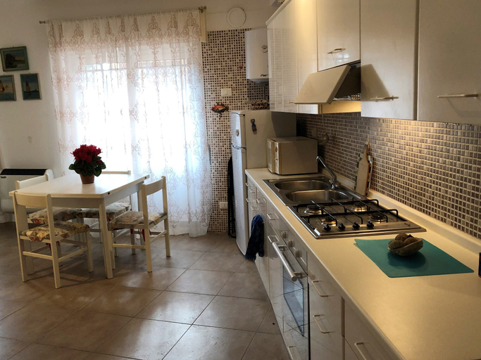 Private kitchen 2, House Orsa Maggiore, Imperia