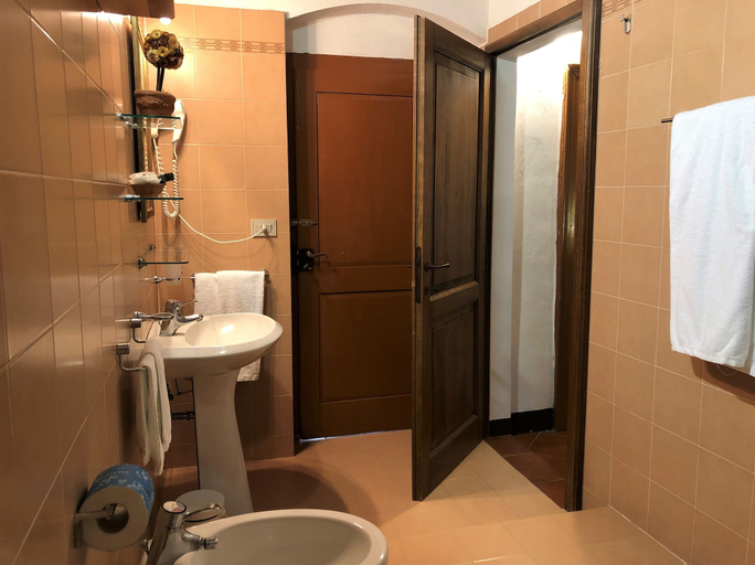 Bathroom 4, Villa Cenerentola, Siena