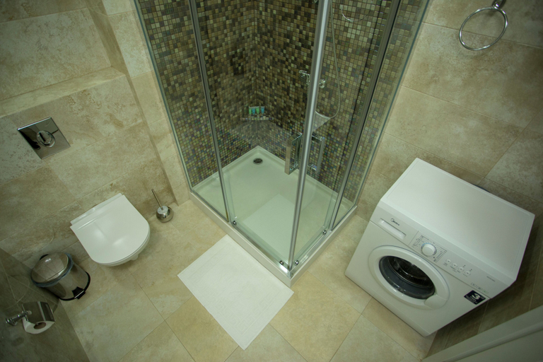 Bathroom 5, Blue Star Batumi, Batumi
