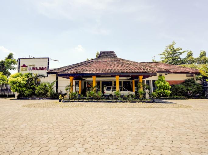 Exterior & Views 1, OYO 90250 Hotel Lumajang New, Lumajang