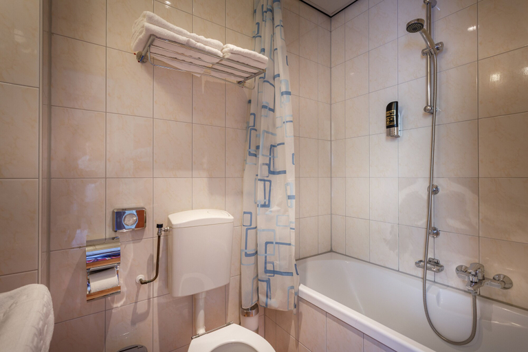 Bathroom 4, Hotel Mozart, Amsterdam
