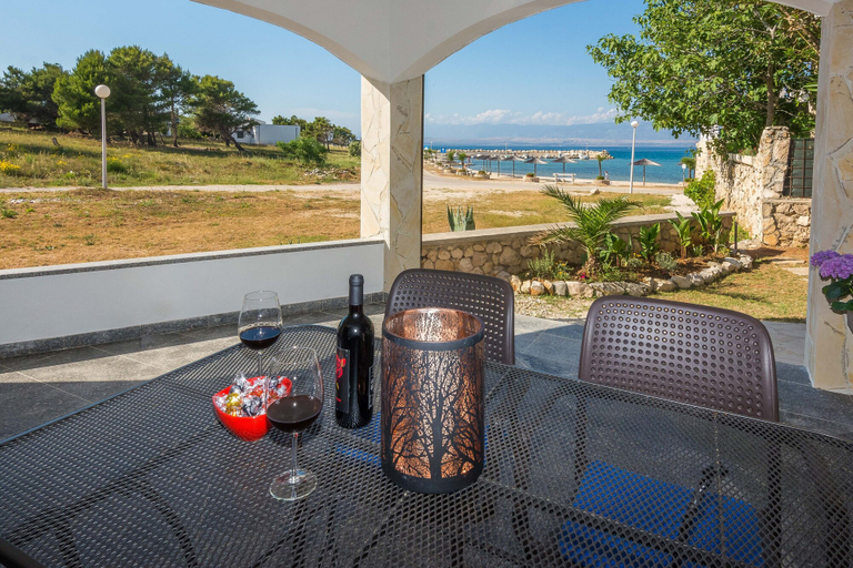 Food & Drinks 4, Apartments Andelic, Vir