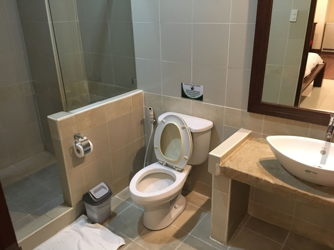 Bathroom 4, Mango Valley Hotel 2, Olongapo City