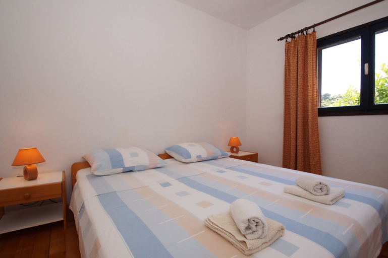 Bedroom 2, South Island Apartments, Korčula