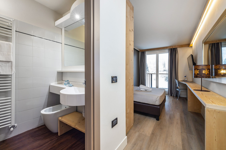 Bathroom 4, Hotel Piandineve, Brescia