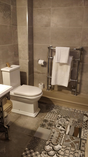 Bathroom 4, The Spread Eagle Hotel, Oxfordshire