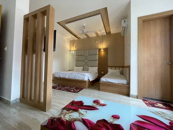 Bedroom 2, Hotel B P Emerald, Mathura