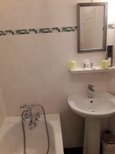 Bathroom 5, Domaine les Galards, Charente-Maritime