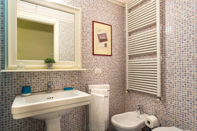 Bathroom 5, Casa Opera in Lucca With 2 Bedrooms and 2 Bathrooms, Lucca