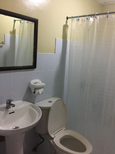 Bathroom 4, Sampaguita Suites Plaza Garcia, Cebu City