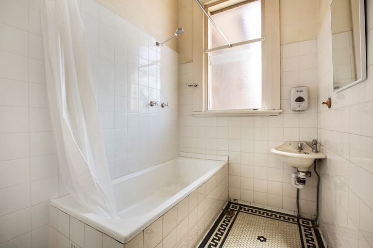 Bathroom 4, Melton Hotel, Sydney