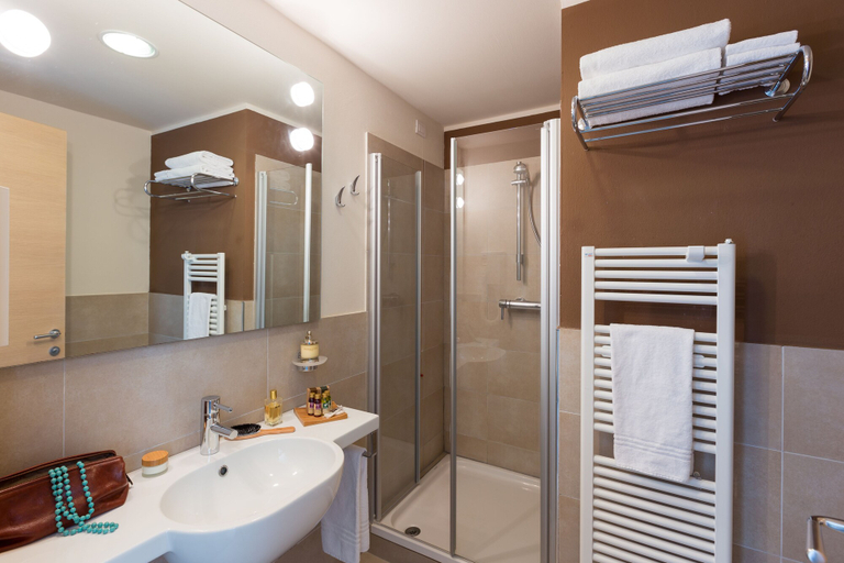 Bathroom 5, Hotel Acquadolce, Verona