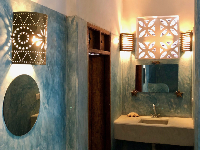 Bathroom, Zanzistar Lodge, Kusini