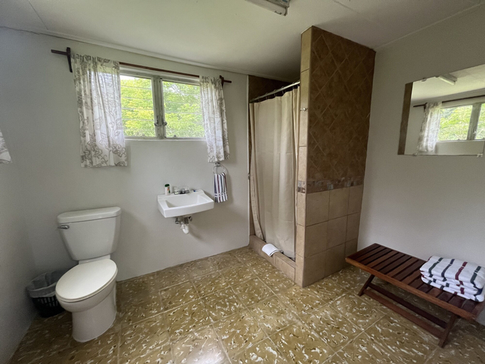 Bathroom 4, Warrie Head Resort