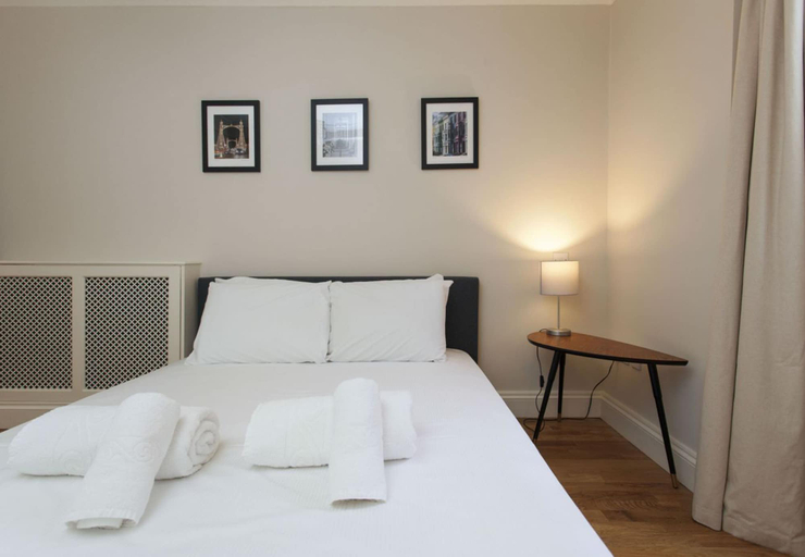 Bedroom 3, Victoria Charming Atmosphere, London
