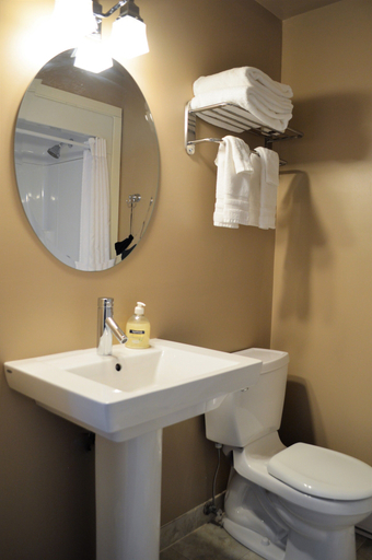 Bathroom 4, 3 Pines Lodge Muskoka, Muskoka