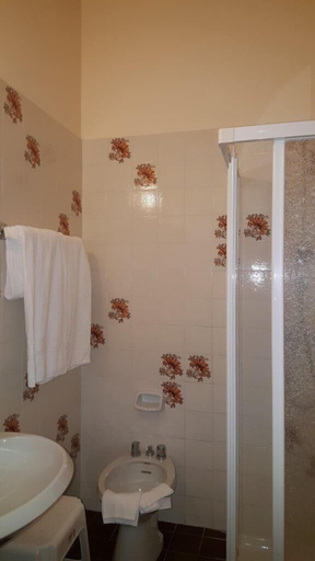 Bathroom 4, Hotel Sorriso, Verona